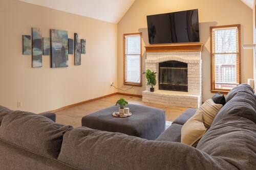 Family Friendly 4BR Home Sleeps 8–Near Arrowhead and Royals Stadium, FIFA ready!