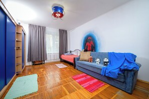 Living area - Enjoyable 3-bedroom apartment in peaceful Almaty neighborhood (Almaty)