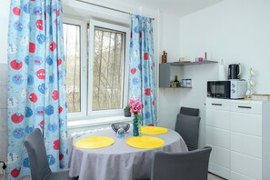 Dining - Enjoyable 3-bedroom apartment in peaceful Almaty neighborhood (Almaty)