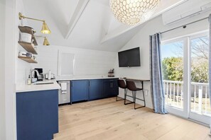 Fridge, microwave, oven, stovetop - Lone Star-New! Sleep 8 in Seal Harbor! (Mount Desert)