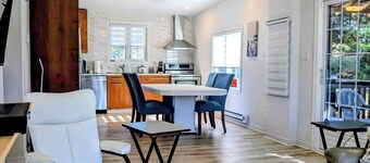 Cosy 3 bedrooms cottage, 4 seasons close to Cayamant lac and trail. Free parking