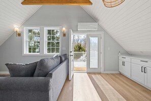 TV - The Cove on Newbury Neck (Surry)