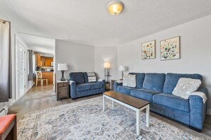 TV - Mountain View House, Close to town! (Ellsworth)