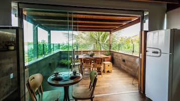 Apartamento luxo, sacada, vista para o mar