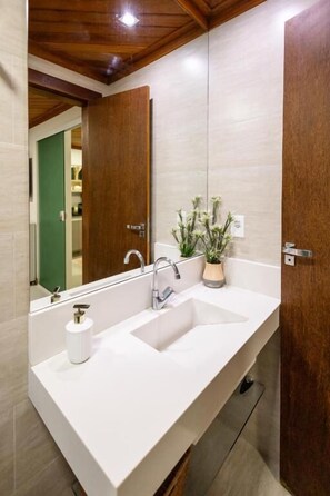 Quarto triplo | Banheiro