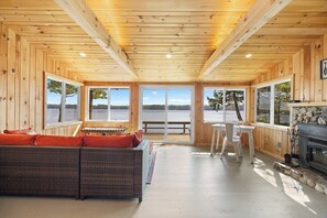TV - The Pond House - Waterfront! (Blue Hill)