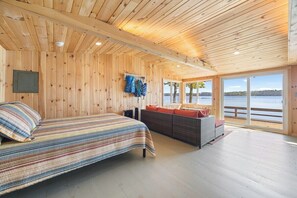 3 bedrooms, WiFi - The Pond House - Waterfront! (Blue Hill)