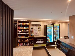 Habitación cuádruple | Tienda de regalos