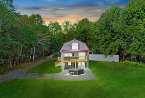 Exterior - Sunset Views & Soaks - Golden Hour Retreat (Ellsworth)