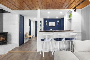 Interior - Sunset Views & Soaks - Golden Hour Retreat (Ellsworth)