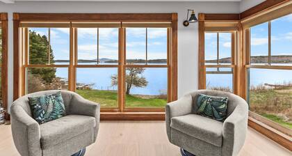 Fox Beach House! Oceanfront home, sleeps 10!