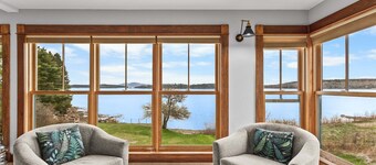 Fox Beach House! Oceanfront home, sleeps 10!