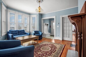Interior - Gateway Retreat-New, In town! (Ellsworth)