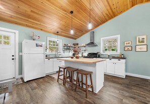 Fridge, microwave, oven, stovetop - Tidal Falls - Waterfront! (Hancock)
