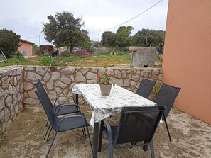 Outdoor dining - Spacious bedroom studio in gorgeous Veli Lošinj with AC (Veli Lošinj)