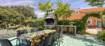 Spacious bedroom studio in gorgeous Veli Lošinj with AC