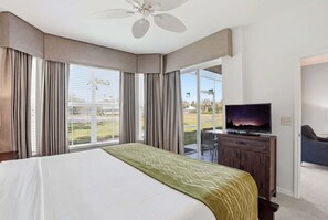 3 bedrooms, desk, iron/ironing board, WiFi - #411 - First Floor, Sleeps 6 - Landscape View (Naples)