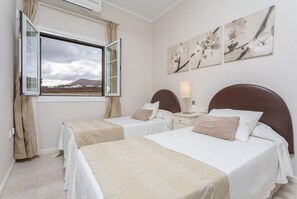 Room - Villa Angela, piscina privada climatizada, vistas al mar cerca de Puerto Carmen (Macher)