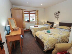 2 bedrooms, individually decorated, individually furnished, free WiFi - Green Route Apartment (Todmorden)