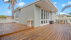 Outdoor dining - Palms on Wunda - Sussex Inlet (Sussex Inlet)