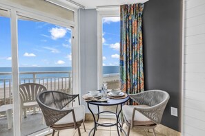 Dining - Atlantica 503 – Modern Oceanfront Stay (Myrtle Beach)