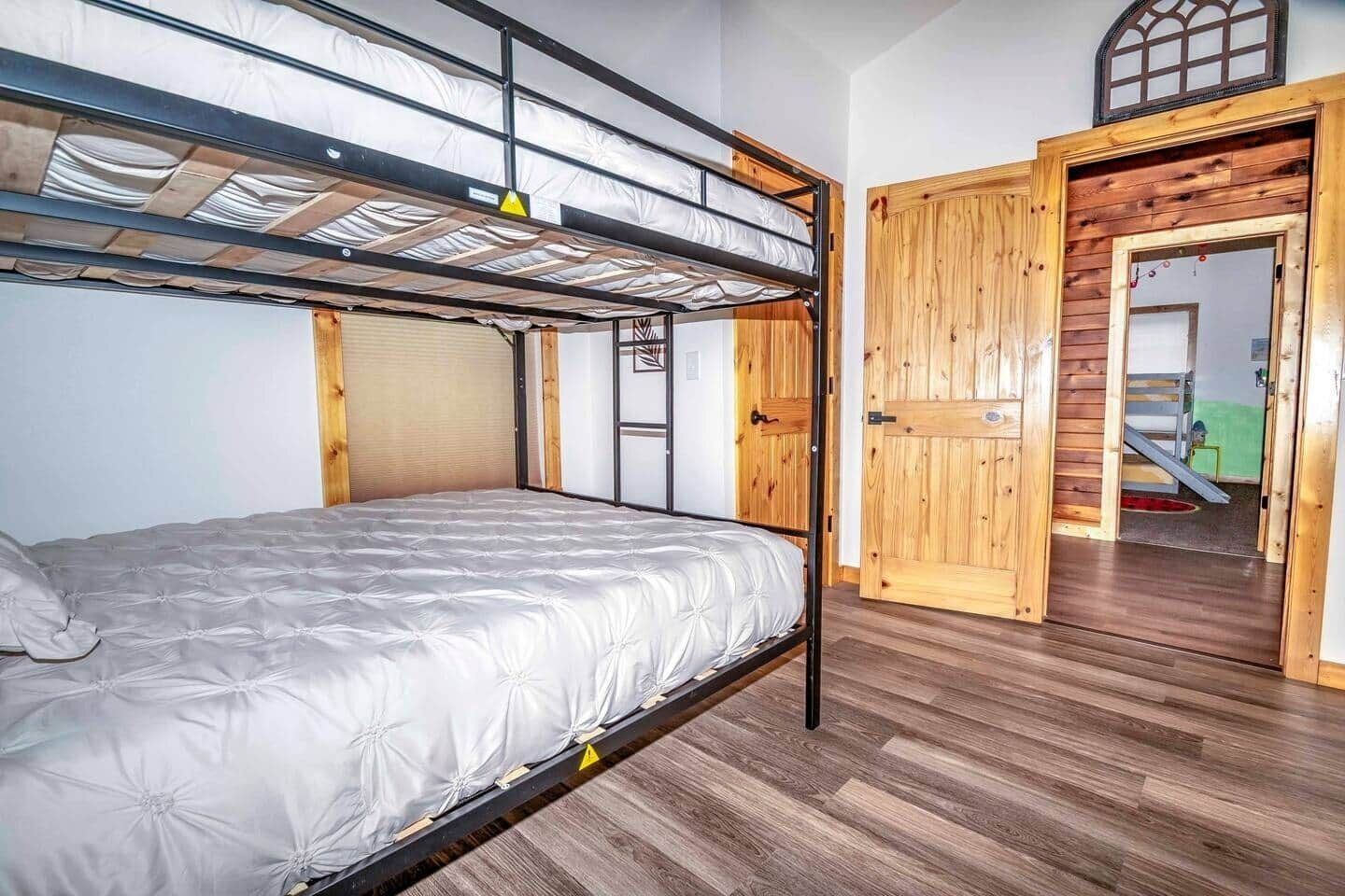 4 chambres, fer et planche à repasser, Wi-Fi, draps fournis
