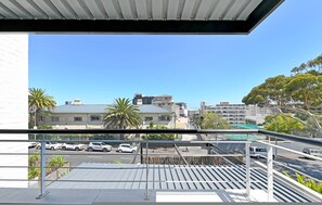 Property grounds - 5 Bed House | Pool | Fresnaye | Sea Point (Cape Town)