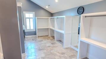 Superior Suite, Pool View | Interior