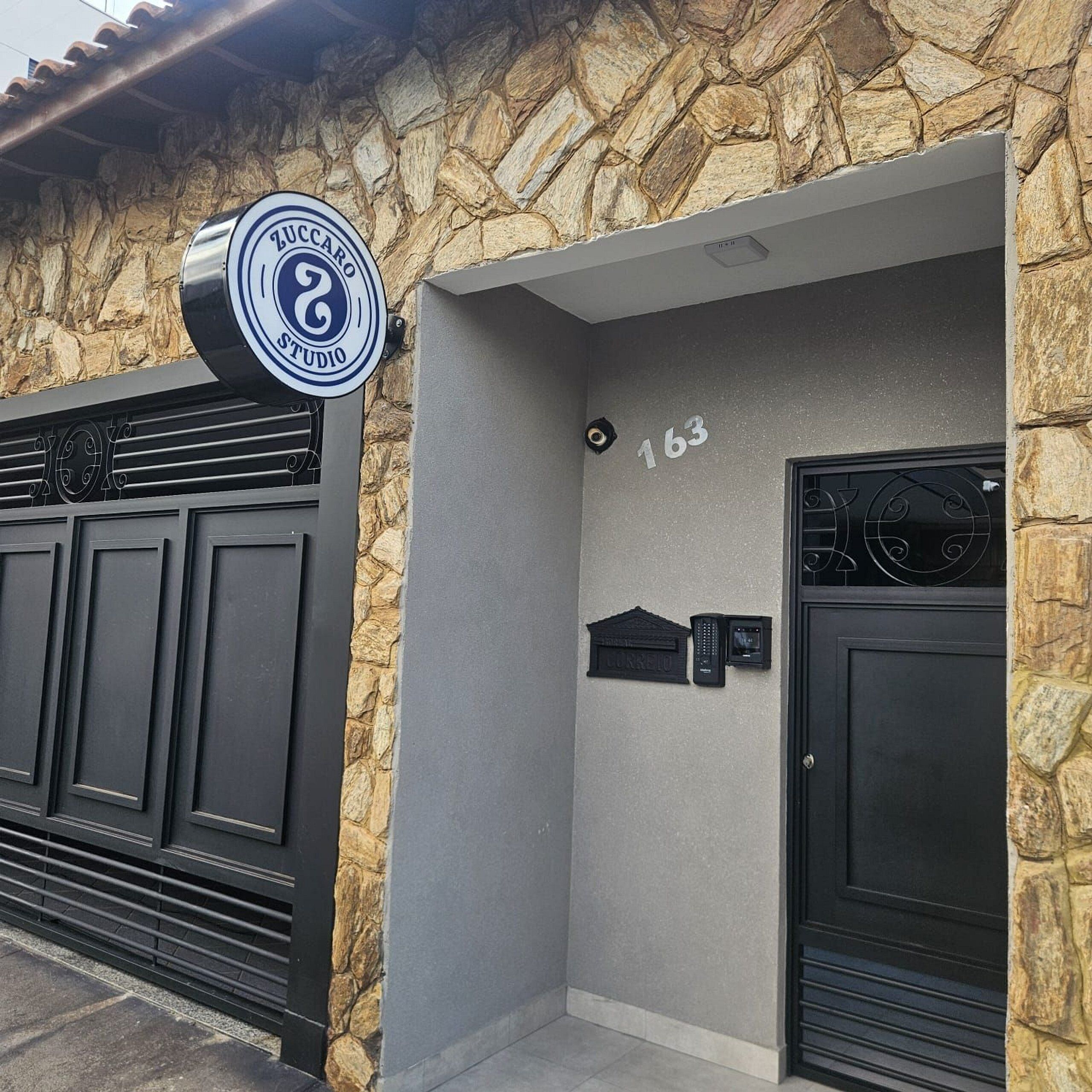 تفاصيل الفندق من الخارج