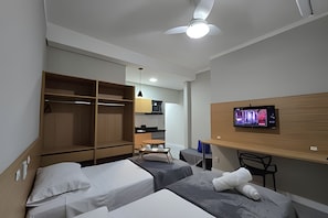 Executive Apartment | Iron/ironing board, free WiFi