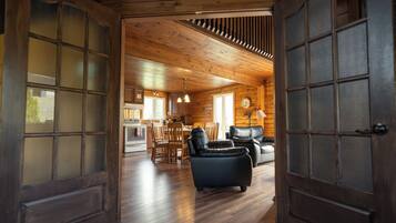 Chalet 5 ~ Rivière Moisie | Living area