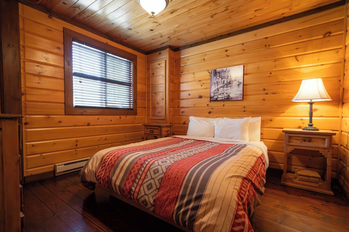 Ropa de cama de alta calidad y tabla de planchar con plancha