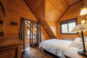 Chalet 2 ~ Rivière Matamek | Roupas de cama premium, ferros/tábuas de passar roupa, Wi-Fi de cortesia