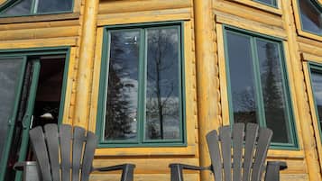 Chalet 3 ~ Rivière-aux-Rochers | Terrace/patio