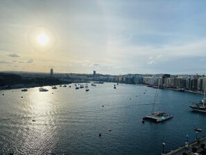 Marina - Cozy 2-bedroom apartment in amazing Tas-Sliema with Valletta Views (Tas-Sliema)