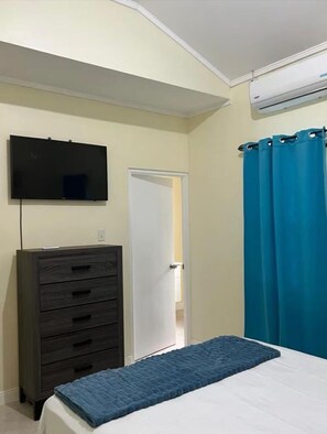 2 bedrooms, iron/ironing board, free WiFi, bed sheets - Terrific 2-bedroom house with AC in Montego Bay (Montego Bay)