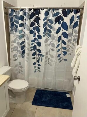 Towels, soap, toilet paper - Terrific 2-bedroom house with AC in Montego Bay (Montego Bay)