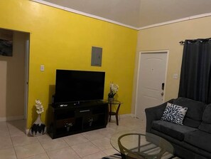 Living area - Terrific 2-bedroom house with AC in Montego Bay (Montego Bay)