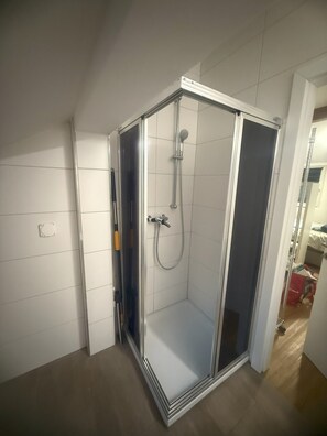 Bathroom - Beautiful 1-bedroom apartment in charming Wimmis perfect for relaxing stay (Wimmis)