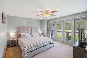 2 bedrooms, WiFi, bed sheets - Fireplace Retreat・Mtn / Golf Views・Near Downtown (Gatlinburg)