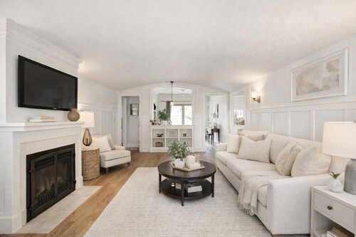 Charming 3-bedroom cottage in lovely Land Park with Backyard