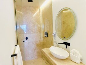 Hair dryer, towels, soap, toilet paper - Romantic Retreat Soho PV (Puerto Vallarta)