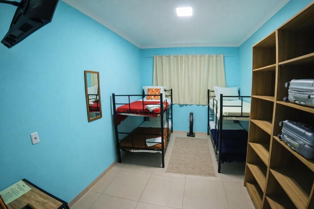 Kamar Quadruple Ekonomi