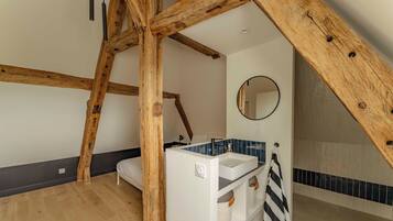 5 chambres, fer et planche à repasser, accès Internet, draps fournis