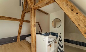 5 bedrooms, iron/ironing board, Internet, bed sheets - Manoir de charme en Normandie | piscine chauffée à moins de 2h de Paris. (Chambord)