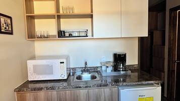 Comfort Cabin, 1 Bedroom, Mountain View | Private kitchen