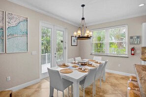 Dining - Holmes Beach - Pool - Minutes to Beach - Sleeps 8 (Holmes Beach)