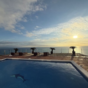 Outdoor pool - Charming 4-Bed Villa, Private Pool & Garden, Overlooking beach, Sea Views. (San Luis de Sabinillas, Manilva)