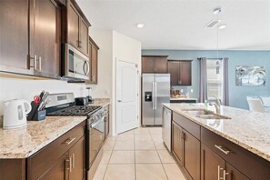 Private kitchen - 6 Bedrooms/ 5 Bathrooms/ Solterra (7841 OR) (Davenport)