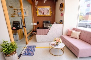 Reception - Rukkmannie Holiday Inn (Ujjain)